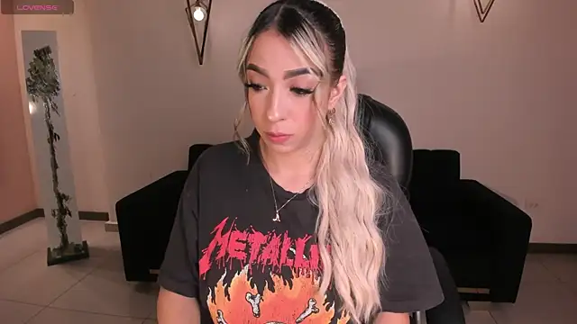 LizzCooper online show from November 26, 2025, 4:02 am