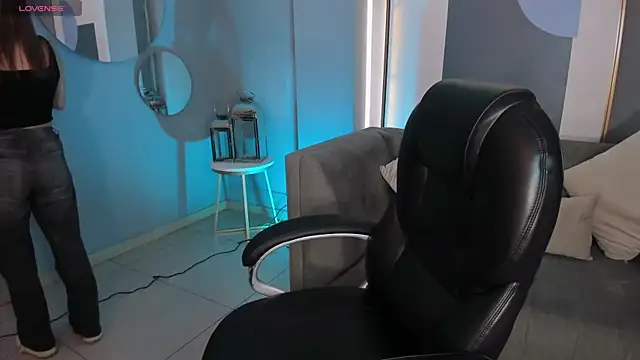 LizzCooper online show from November 30, 2025, 5:28 pm