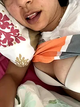 LatinaHottt online show from October 29, 2025, 5:47 pm