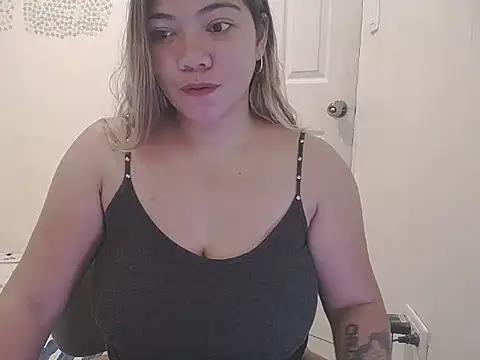 briannalove222 online show from September 29, 2025, 1:33 am