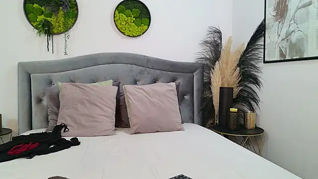 NathaliaNat online show from December 19, 2025, 3:02 am