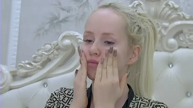 EllieFrosty  online show from March 5, 2026, 1:45 am