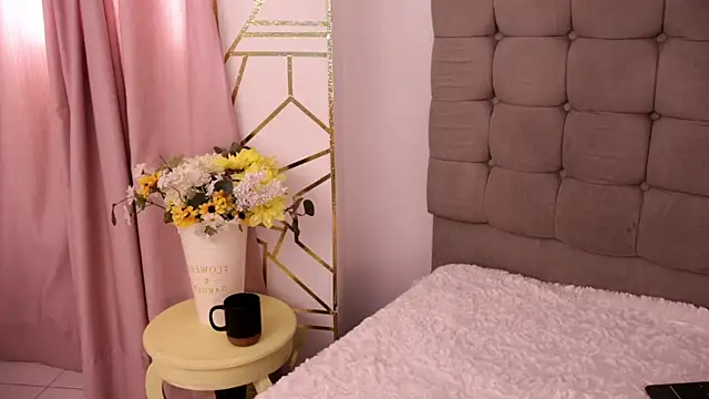 Snapshot of Lily_rousee_ chatting on May 20, 2026, 12:44 pm Lily rousee online show from May 20, 2026, 12:44 pm