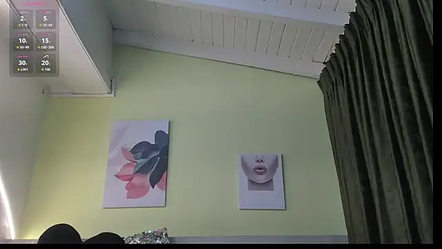 AtheneaArbelaez  online show from September 28, 2025, 12:43 pm