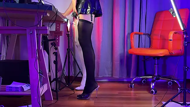 utopia2025 online show from October 17, 2025, 8:11 pm