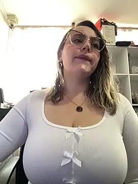 Snapshot of CurvyLust_x chatting on March 25, 2026, 1:50 pm CurvyLust x online show from March 25, 2026, 1:50 pm