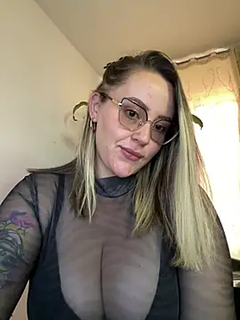 Snapshot of CurvyLust_x chatting on April 16, 2026, 1:12 pm CurvyLust x online show from April 16, 2026, 1:12 pm