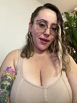 Snapshot of CurvyLust_x chatting on April 17, 2026, 1:25 pm CurvyLust x online show from April 17, 2026, 1:25 pm