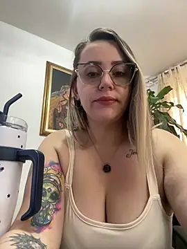 Snapshot of CurvyLust_x chatting on May 11, 2026, 2:12 pm CurvyLust x online show from May 11, 2026, 2:12 pm