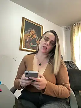 Snapshot of CurvyLust_x chatting on May 12, 2026, 3:31 pm CurvyLust x online show from May 12, 2026, 3:31 pm