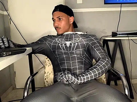 Snapshot of edualqxo chatting on October 16, 2025, 11:28 pm edualqxo online show from October 16, 2025, 11:28 pm