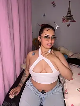 naomirouse  online show from November 14, 2025, 4:11 am