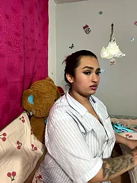 naomirouse  online show from January 12, 2026, 3:34 am