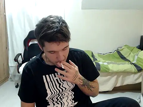 2handsomemann online show from September 18, 2025, 1:46 pm