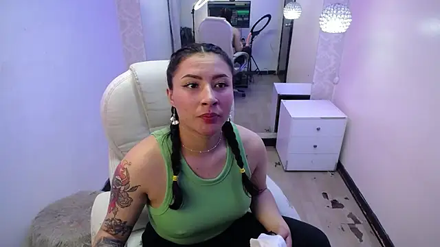 nicolee 8 online show from September 18, 2025, 4:03 am