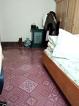 Moona heny online show from November 27, 2025, 1:18 am