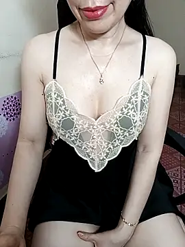 Snapshot of Moona_heny chatting on April 16, 2026, 12:17 pm Moona heny online show from April 16, 2026, 12:17 pm