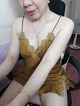 Snapshot of Moona_heny chatting on July 1, 2026, 12:40 pm Moona heny online show from July 1, 2026, 12:40 pm