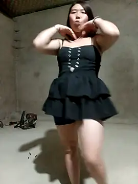 quynhkoolbae online show from November 10, 2025, 12:48 pm