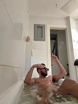 Snapshot of husbandandwifetobe chatting on October 1, 2025, 3:40 pm husbandandwifetobe online show from October 1, 2025, 3:40 pm