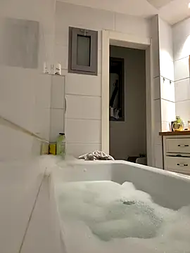 Snapshot of husbandandwifetobe chatting on October 18, 2025, 7:03 pm husbandandwifetobe online show from October 18, 2025, 7:03 pm