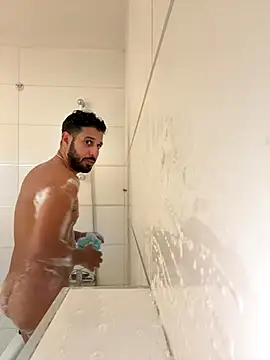 Snapshot of husbandandwifetobe chatting on October 31, 2025, 9:38 pm husbandandwifetobe online show from October 31, 2025, 9:38 pm