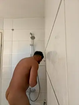 Snapshot of husbandandwifetobe chatting on November 28, 2025, 1:03 pm husbandandwifetobe online show from November 28, 2025, 1:03 pm