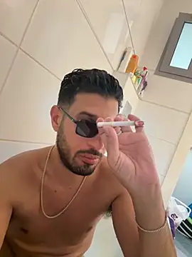 Snapshot of husbandandwifetobe chatting on November 29, 2025, 8:50 am husbandandwifetobe online show from November 29, 2025, 8:50 am