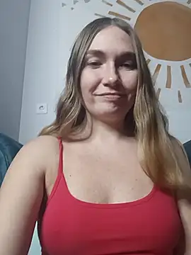 KisaVixen online show from November 18, 2025, 4:33 pm