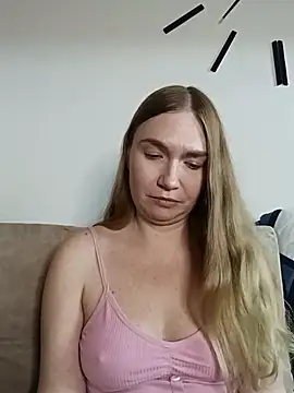 KisaVixen online show from April 10, 2026, 5:39 pm