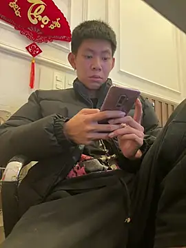 linh21107 online show from April 17, 2026, 2:31 pm