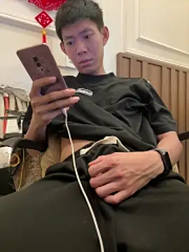 linh21107 online show from April 19, 2026, 1:10 pm