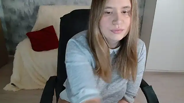 AdelinaLawson online show from April 9, 2026, 5:51 am