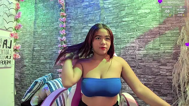 Snapshot of karoll__sex chatting on October 2, 2025, 2:02 pm karoll  sex online show from October 2, 2025, 2:02 pm