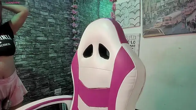 Snapshot of karoll__sex chatting on October 23, 2025, 12:37 pm karoll  sex online show from October 23, 2025, 12:37 pm