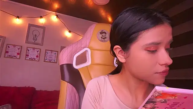 Lana Dreams  online show from November 26, 2025, 12:33 am