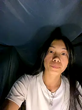 Snapshot of EmLy02 chatting on October 19, 2025, 1:01 pm EmLy02 online show from October 19, 2025, 1:01 pm