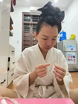 Miumieu online show from November 12, 2025, 2:39 pm