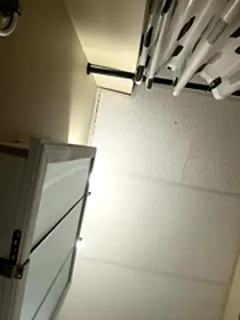 Kingstrokezxx online show from November 16, 2025, 12:33 pm