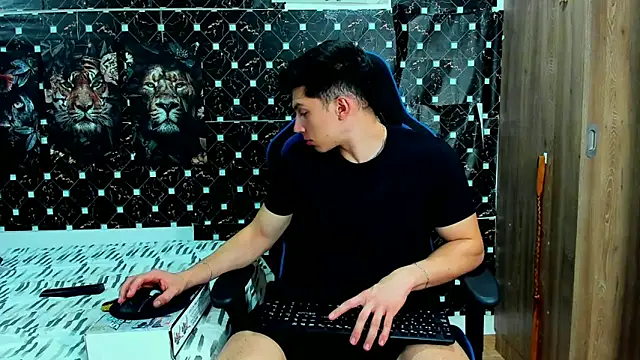 javiersexymann online show from May 14, 2026, 2:40 am