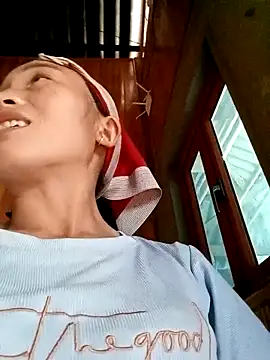 lucybaby00 online show from October 5, 2025, 5:06 am