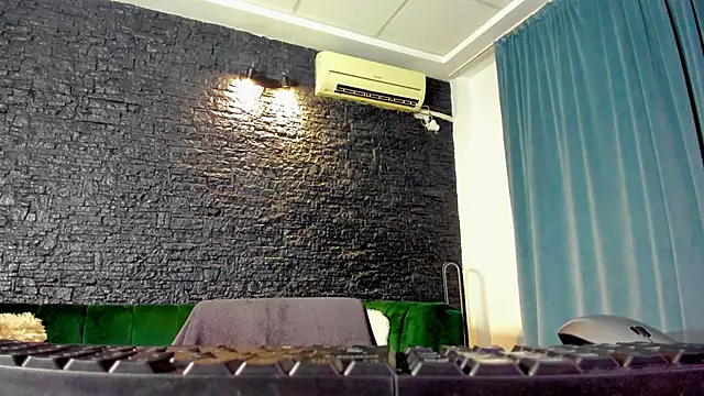 AnneSins online show from October 13, 2025, 5:46 pm