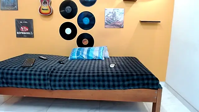 skinnyverus18 online show from February 9, 2026, 7:07 pm