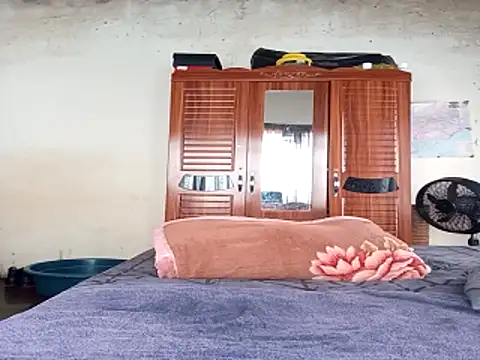 Snapshot of small_D94 chatting on December 3, 2025, 12:14 pm small D94 online show from December 3, 2025, 12:14 pm