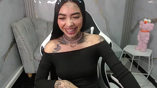 Snapshot of Ashley_Blum_v chatting on October 3, 2025, 7:55 pm Ashley Blum v online show from October 3, 2025, 7:55 pm