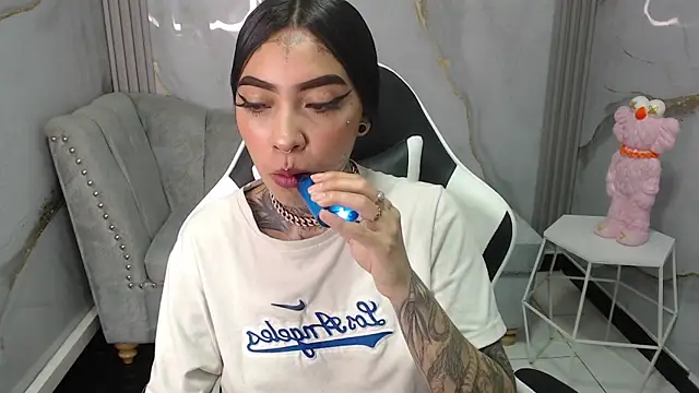 Snapshot of Ashley_Blum_v chatting on October 7, 2025, 8:06 pm Ashley Blum v online show from October 7, 2025, 8:06 pm