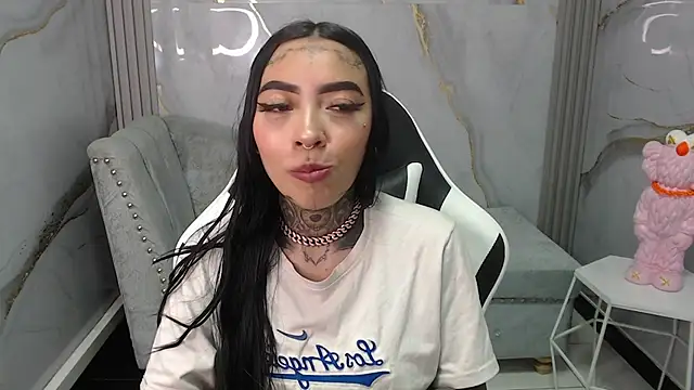 Snapshot of Ashley_Blum_v chatting on October 8, 2025, 8:17 pm Ashley Blum v online show from October 8, 2025, 8:17 pm