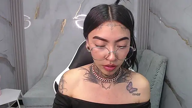 Snapshot of Ashley_Blum_v chatting on October 29, 2025, 8:10 pm Ashley Blum v online show from October 29, 2025, 8:10 pm