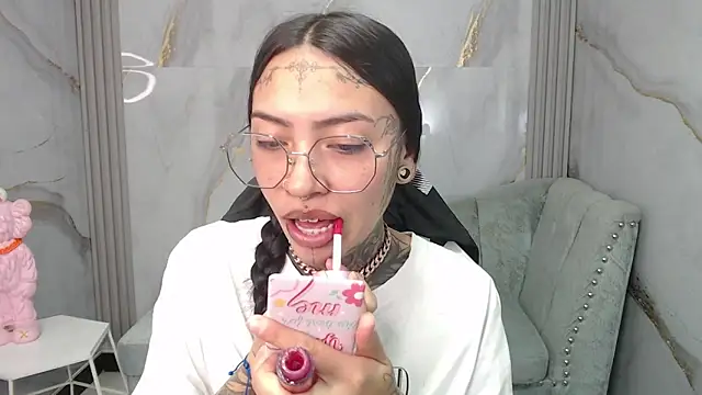 Snapshot of Ashley_Blum_v chatting on November 12, 2025, 8:08 pm Ashley Blum v online show from November 12, 2025, 8:08 pm