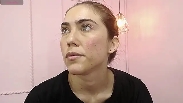 Snapshot of danna7cute chatting on October 7, 2025, 9:45 pm danna7cute online show from October 7, 2025, 9:45 pm
